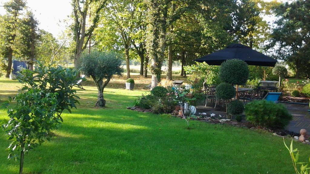 Bed and Breakfast Patis De Cahot Au 108 Bruz Exterior foto